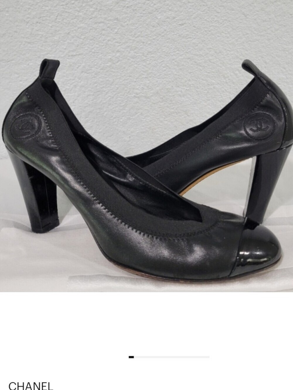 Chanel Black Leather Patent CC Scrunch Cap Toe Pumps Size EU 39